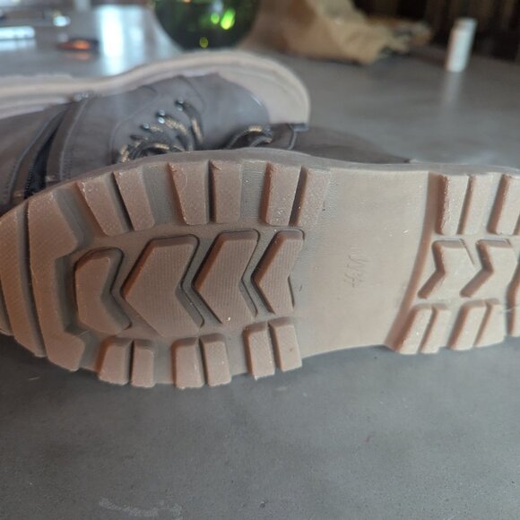 Zara Kids CONTRASTING HIGH-TOP SNEAKERS Khaki Green | Size 2 - Picture 16 of 16